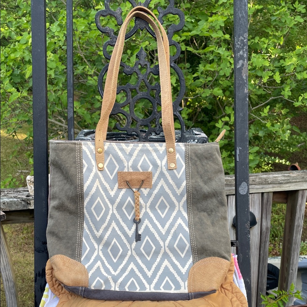 Like new Myra shoulder bag. Curio key tote canvas with leather.